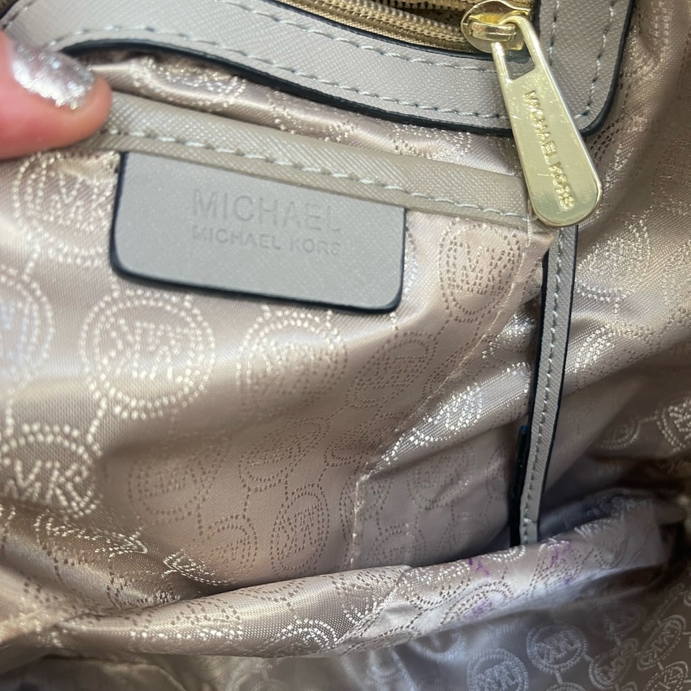 Michal Kors Leather Bag - Picture 9 of 13